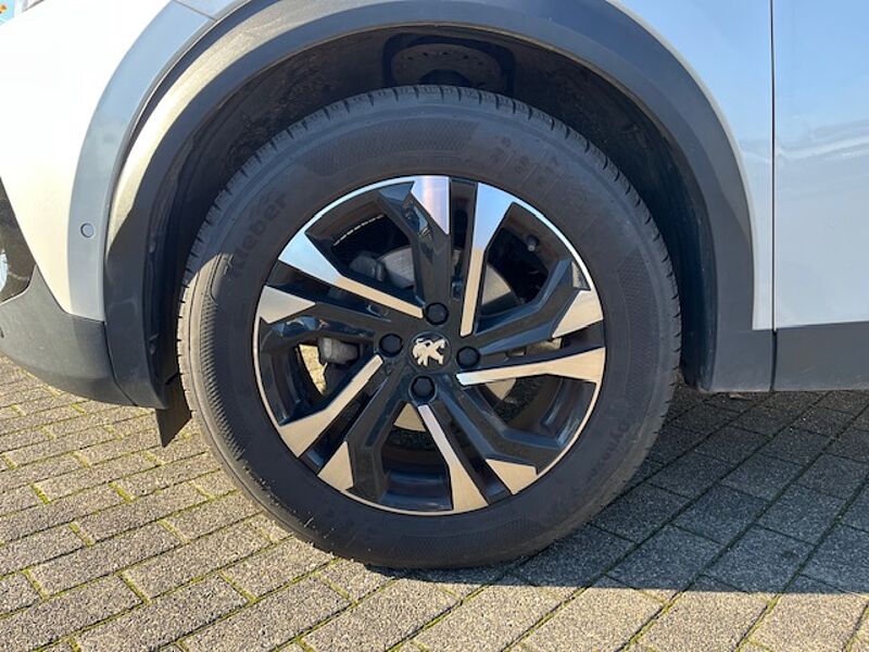 Peugeot 2008 PureTech 1.2 GT Automatik - Navi, LED, PDC, Kl, TL, BT