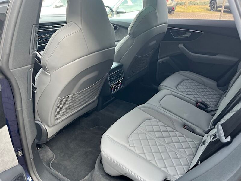 Audi SQ8 TFSI quattro - LED, 22', Pano, AHK, SZ