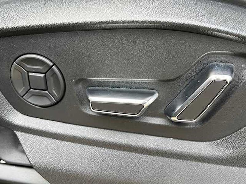 Audi SQ8 TFSI quattro - LED, 22', Pano, AHK, SZ