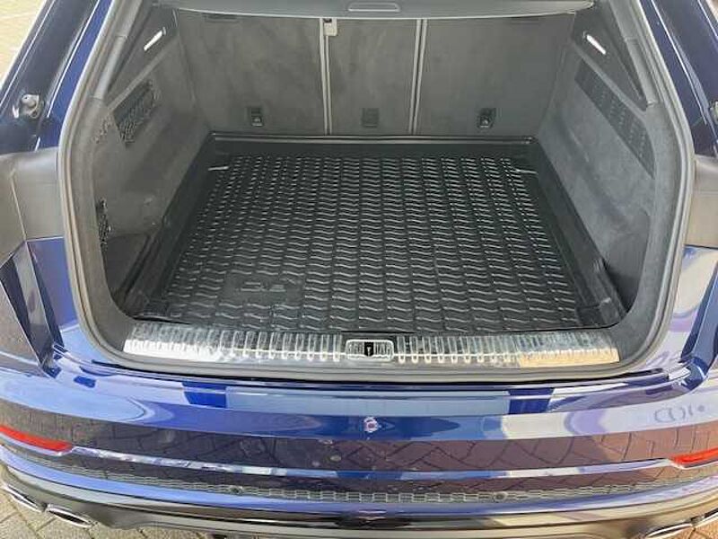 Audi SQ8 TFSI quattro - LED, 22', Pano, AHK, SZ