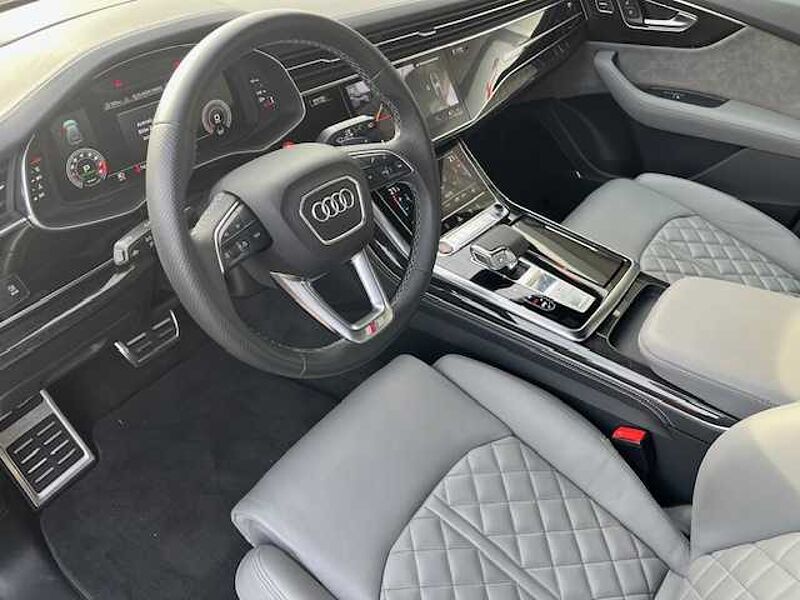 Audi SQ8 TFSI quattro - LED, 22', Pano, AHK, SZ