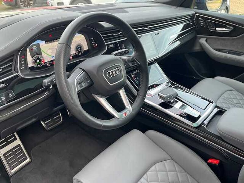 Audi SQ8 TFSI quattro - LED, 22', Pano, AHK, SZ
