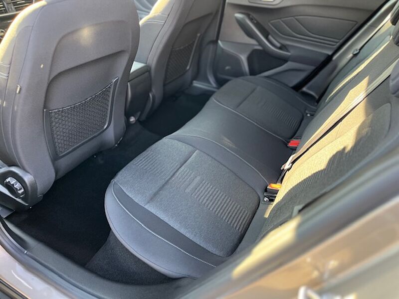 Ford Focus Active 1.0 EcoB. - 4türig, ACTIVE - Navi, PDC, Alu, SZ