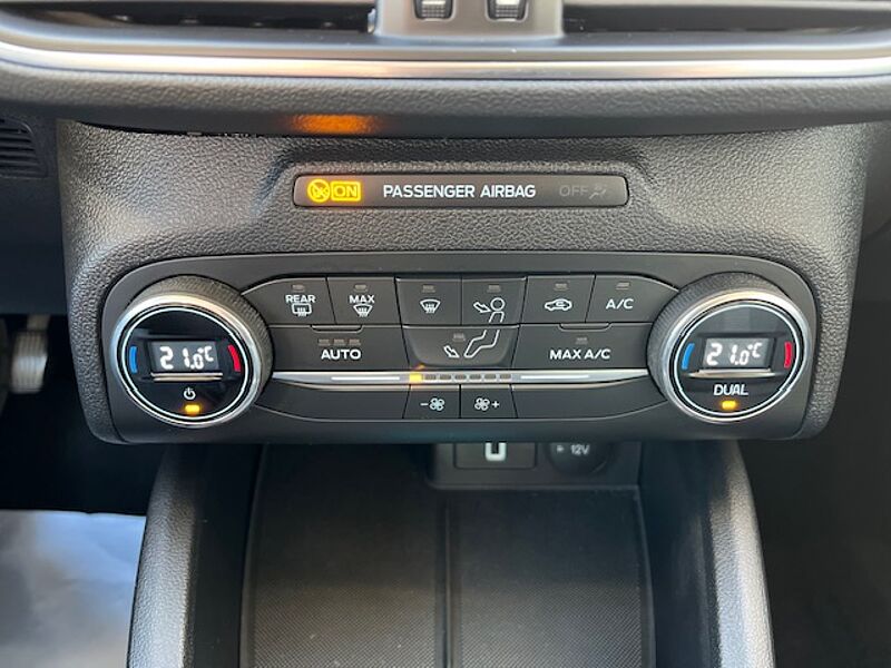 Ford Focus Active 1.0 EcoB. - 4türig, ACTIVE - Navi, PDC, Alu, SZ