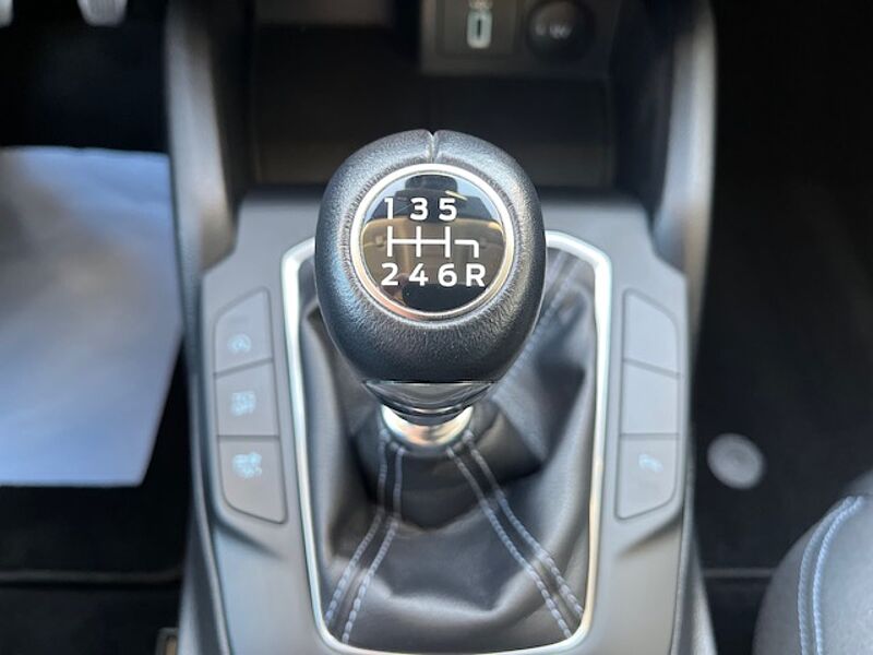 Ford Focus Active 1.0 EcoB. - 4türig, ACTIVE - Navi, PDC, Alu, SZ