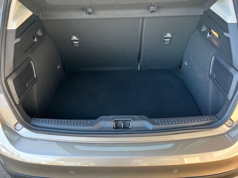 Ford Focus Active 1.0 EcoB. - 4türig, ACTIVE - Navi, PDC, Alu, SZ