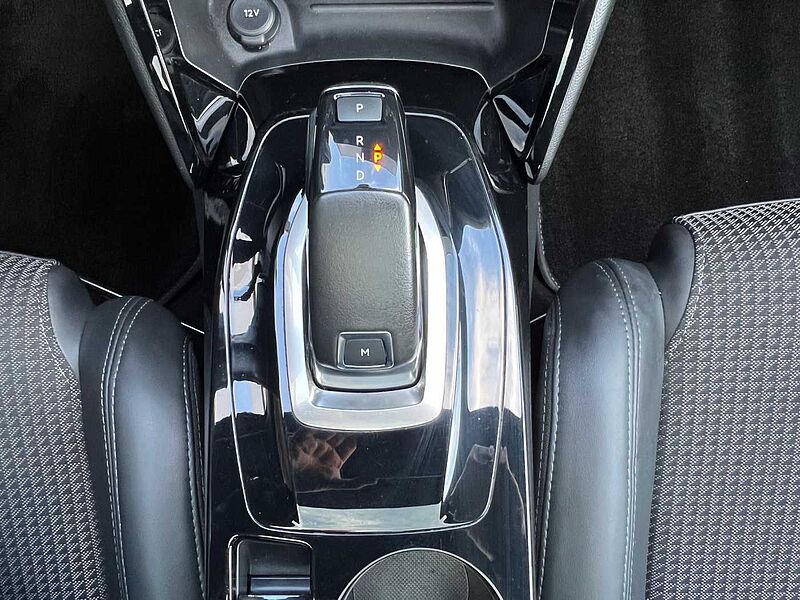 Peugeot 208 PureTech 1.2 GT Automatik - Navi, LED, PDC