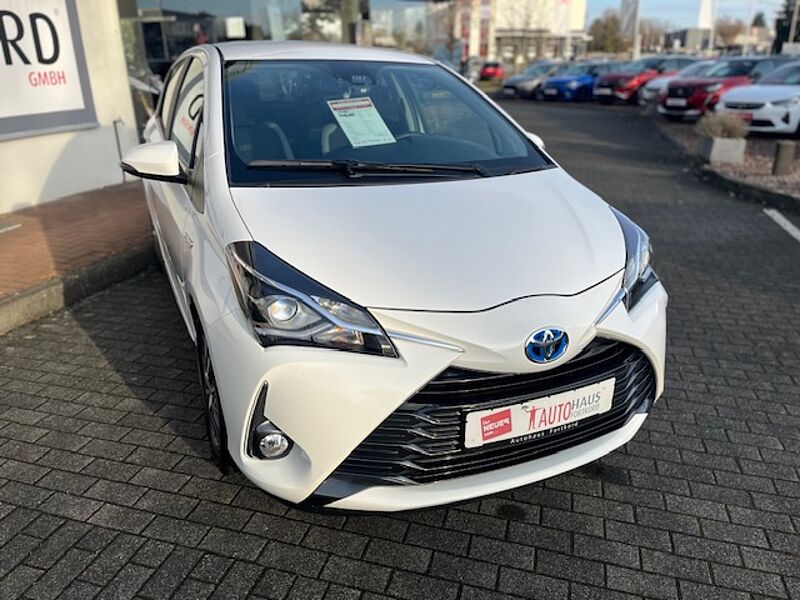 Toyota Yaris 1.5 Hybrid Y20 Club - BT, SZ, Klima .. . wenig KM