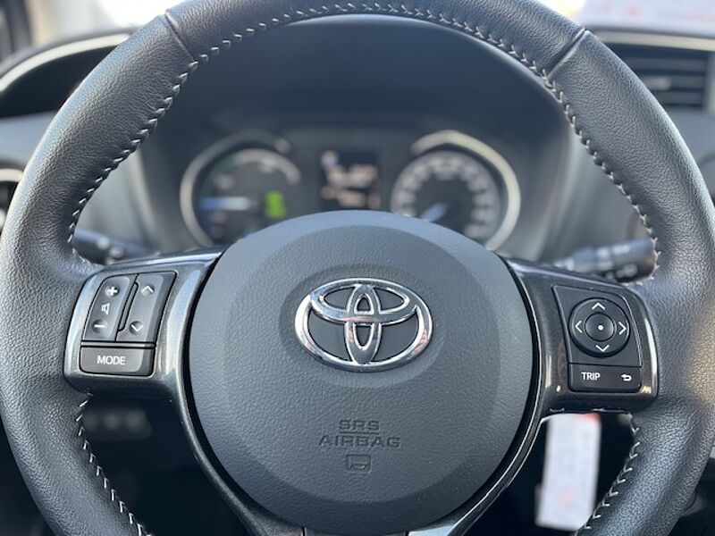 Toyota Yaris 1.5 Hybrid Y20 Club - BT, SZ, Klima .. . wenig KM