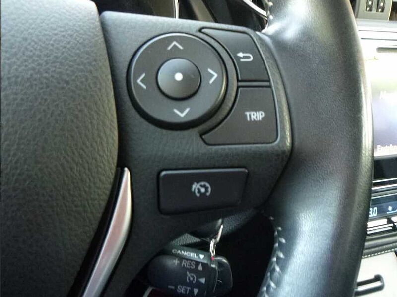 Toyota Auris 1.2 Turbo Team Deutschland - Keyfree, CAM, SHZ, BT .. . -