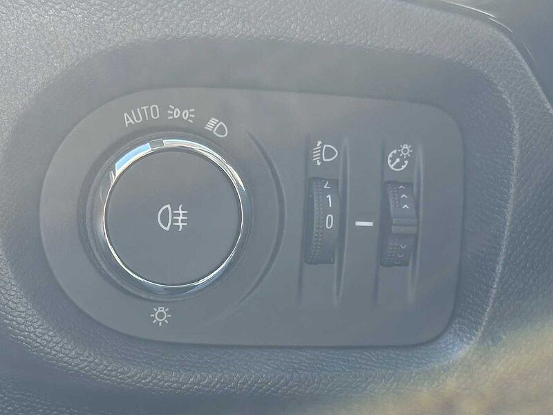 Opel Corsa 1.2 - BT, LED, SHZ, Klima .. . wenig KM