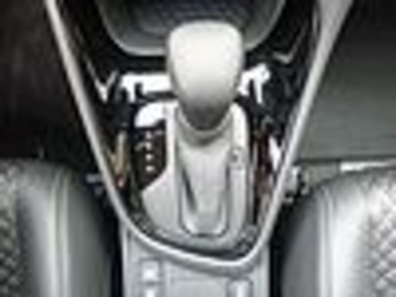 Toyota Yaris Hybrid 1.5 GR SPORT - LED, NAVI, PDC, SZ