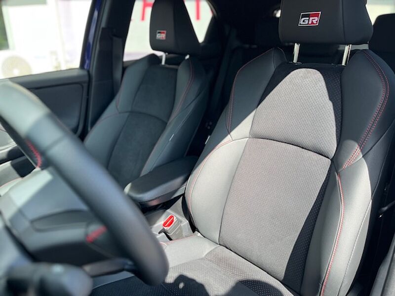 Toyota Yaris Hybrid 1.5 GR SPORT - LED, NAVI, PDC, SZ