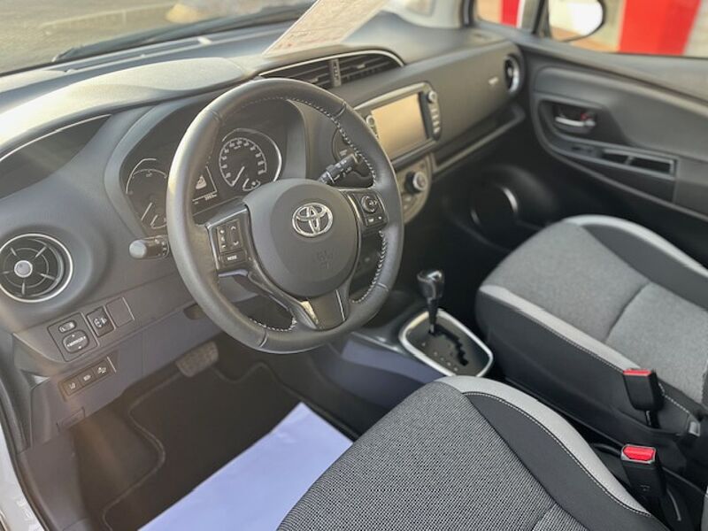 Toyota Yaris 1.5 Hybrid Y20 Club - BT, SZ, Klima .. . wenig KM