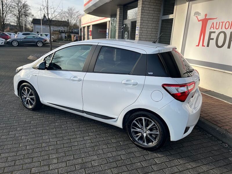 Toyota Yaris 1.5 Hybrid Y20 Club - BT, SZ, Klima .. . wenig KM