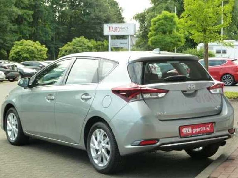 Toyota Auris 1.2 Turbo Team Deutschland - Keyfree, CAM, SHZ, BT .. . -
