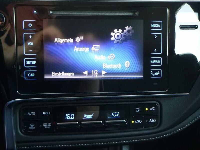 Toyota Auris 1.2 Turbo Team Deutschland - Keyfree, CAM, SHZ, BT .. . -