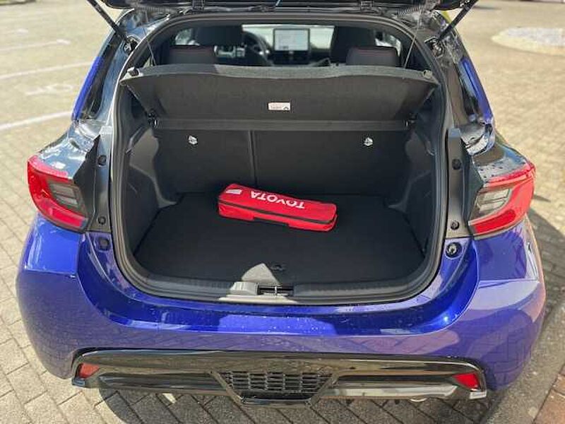 Toyota Yaris Hybrid 1.5 GR SPORT - LED, NAVI, PDC, SZ