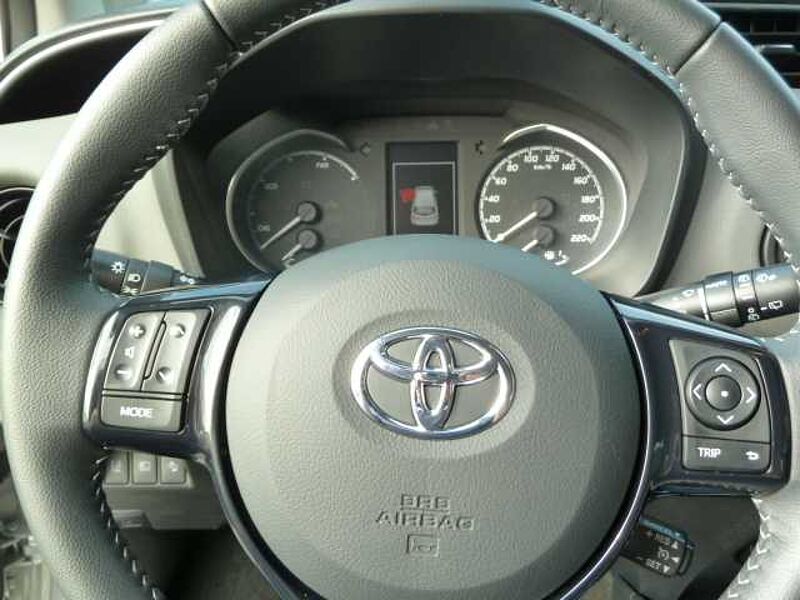 Toyota Yaris Hybrid Team Deutschland - SHZ, CAM,  Alu,  BT