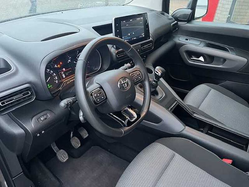 Toyota Proace Verso 1.5 D-4D L1 City Team Deutschland - Pano, Navi