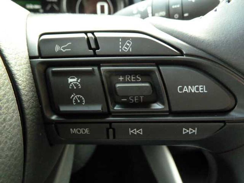 Toyota Yaris 1.5 Hyb. Style Sport- LED, SHZ, Navi