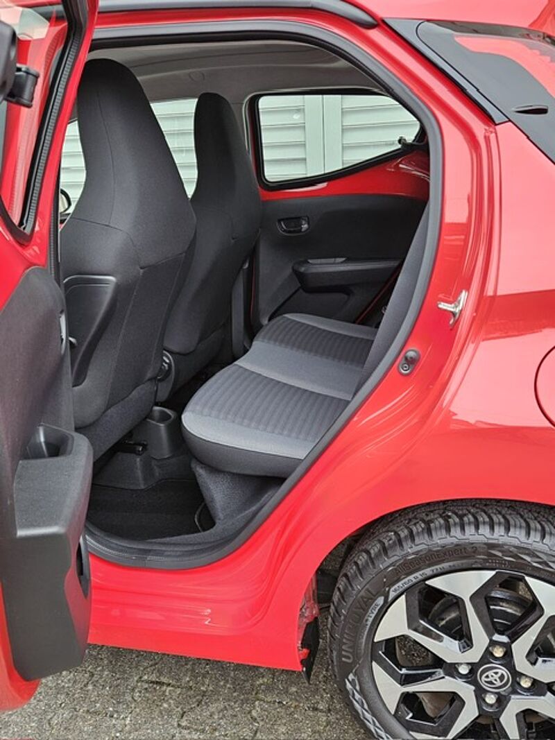 Toyota Aygo X Sky Air - Navi, LED, Alu, Klima, BT .. . wenig km