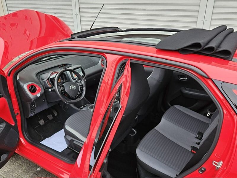 Toyota Aygo X Sky Air - Navi, LED, Alu, Klima, BT .. . wenig km