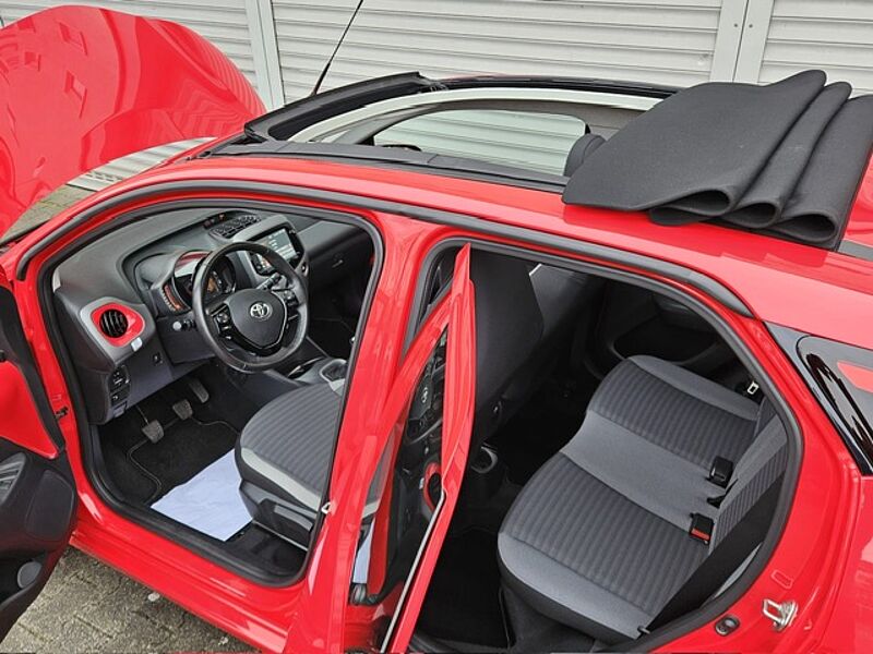 Toyota Aygo X Sky Air - Navi, LED, Alu, Klima, BT .. . wenig km