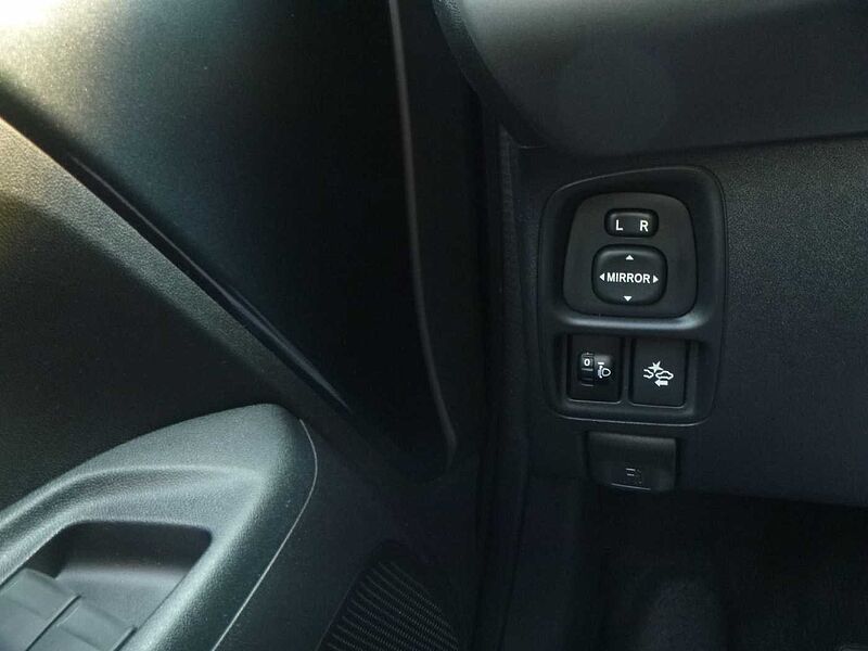 Toyota Aygo X Sky Air - Navi, LED, Alu, Klima, BT .. . wenig km