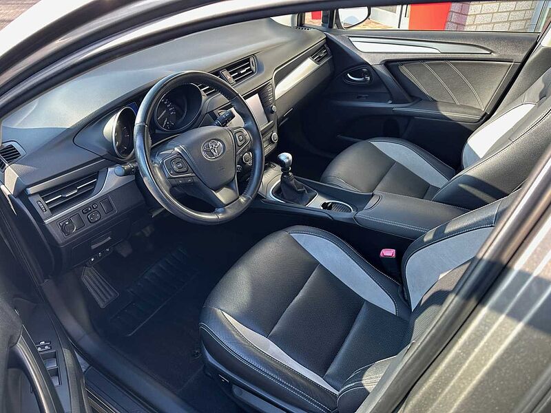 Toyota Avensis Touring Sports 1.8 - Navi, Standhz. , AHK, Leder, LED, SHZ, BT-FSA