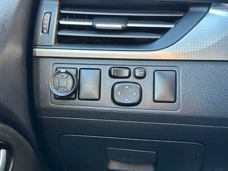 Toyota Avensis Touring Sports 1.8 - Navi, Standhz. , AHK, Leder, LED, SHZ, BT-FSA