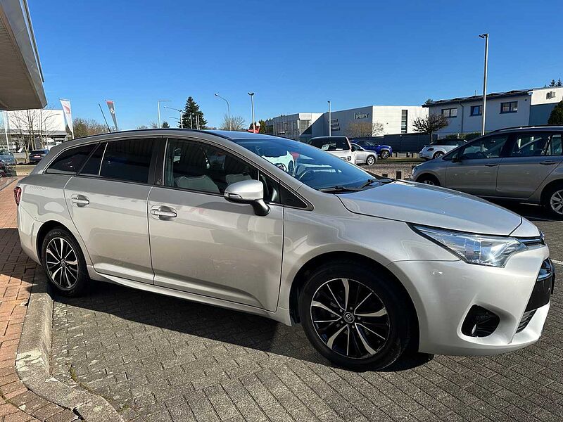 Toyota Avensis Touring Sports TD 1.8 - Navi, AHK, LED, SZ