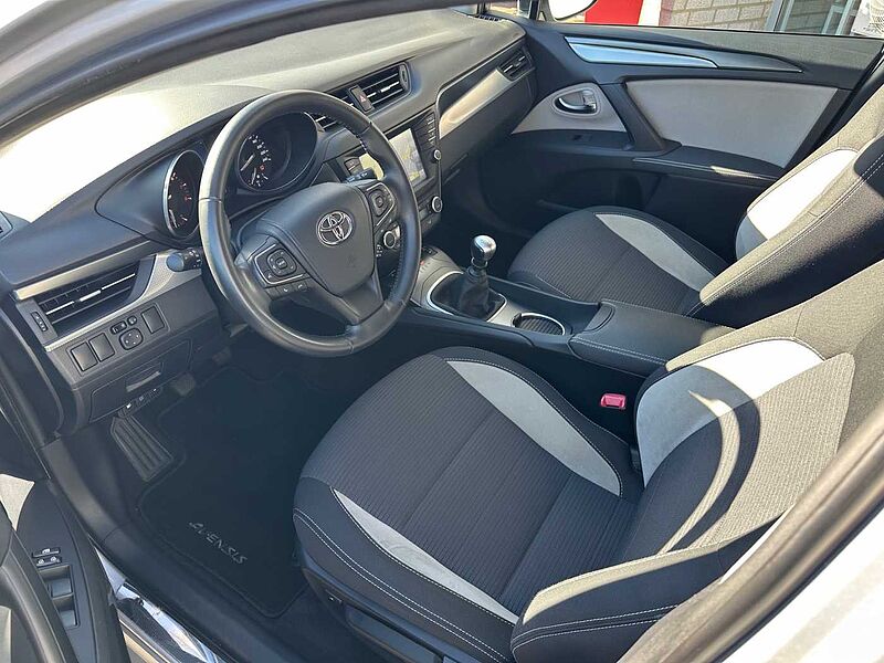Toyota Avensis Touring Sports TD 1.8 - Navi, AHK, LED, SZ