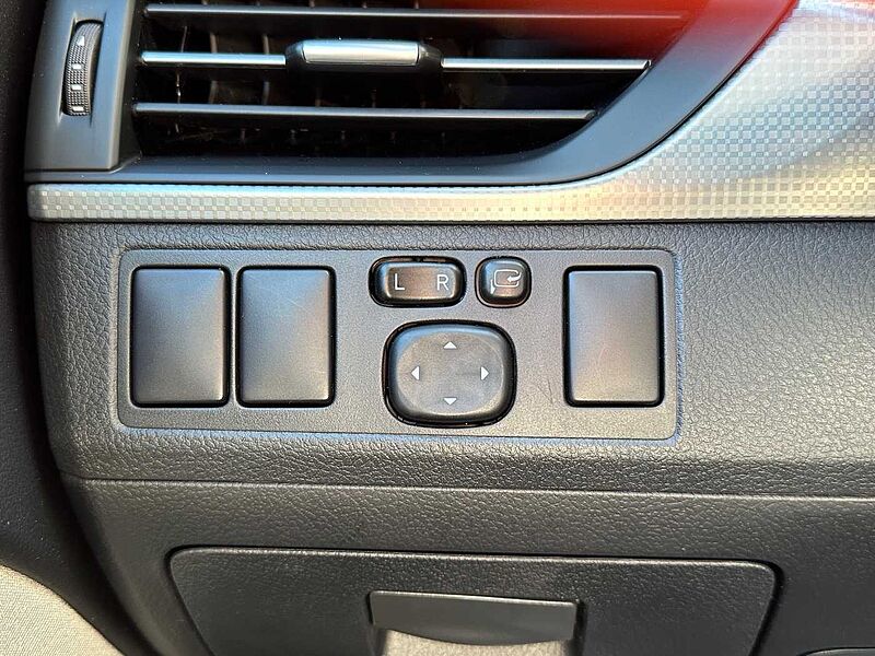 Toyota Avensis Touring Sports TD 1.8 - Navi, AHK, LED, SZ