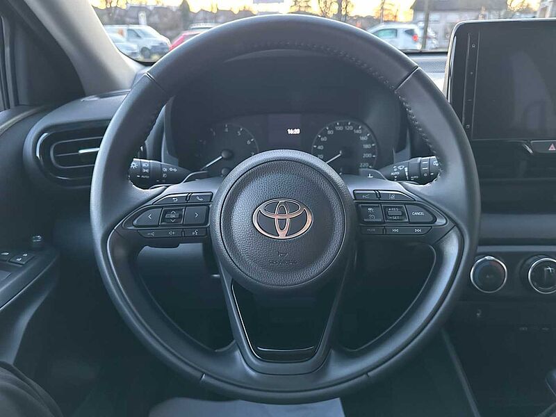 Toyota Yaris 1.5 Automatik Style Selection  - LED, Navi, SZ
