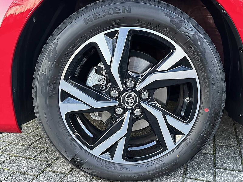 Toyota Yaris 1.5 Automatik Style Selection  - LED, Navi, SZ