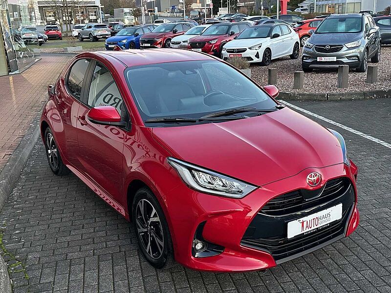 Toyota Yaris 1.5 Automatik Style Selection  - LED, Navi, SZ