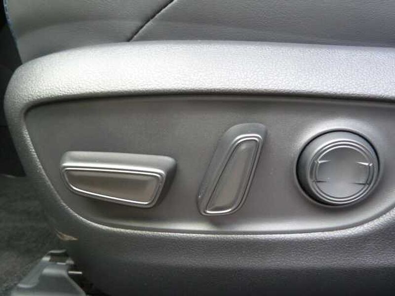 Toyota RAV4 Hybrid Style AWD 4x4 - AHK, LED, BT, Navi, PDC