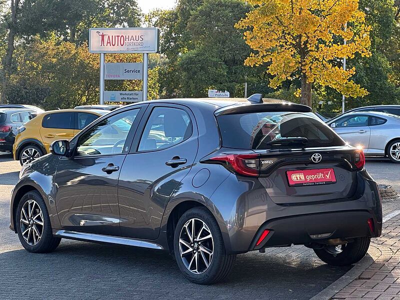 Toyota Yaris Team Deutschland 1.5 - NAVI, LED, SH, BT