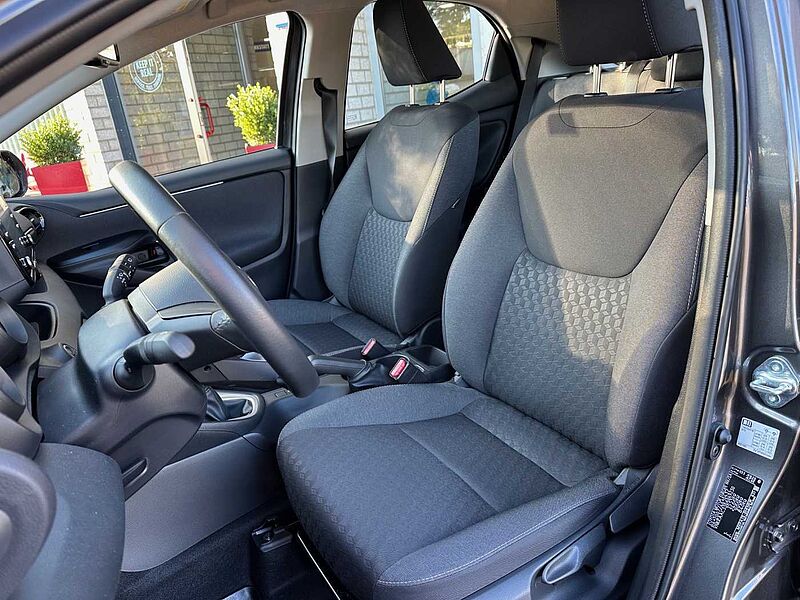 Toyota Yaris Team Deutschland 1.5 - NAVI, LED, SH, BT