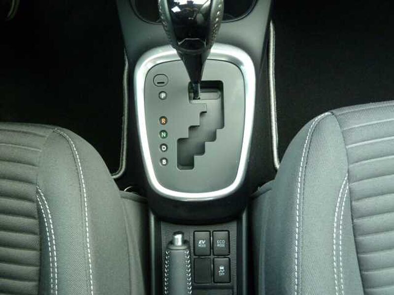 Toyota Yaris Hybrid Team Deutschland - SHZ, CAM, Alu, BT