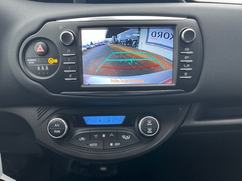 Toyota Yaris Hybrid Team Deutschland - SHZ, CAM, Alu, BT