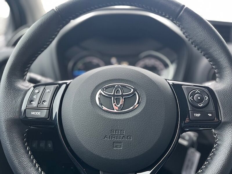 Toyota Yaris Hybrid Team Deutschland - SHZ, CAM, Alu, BT