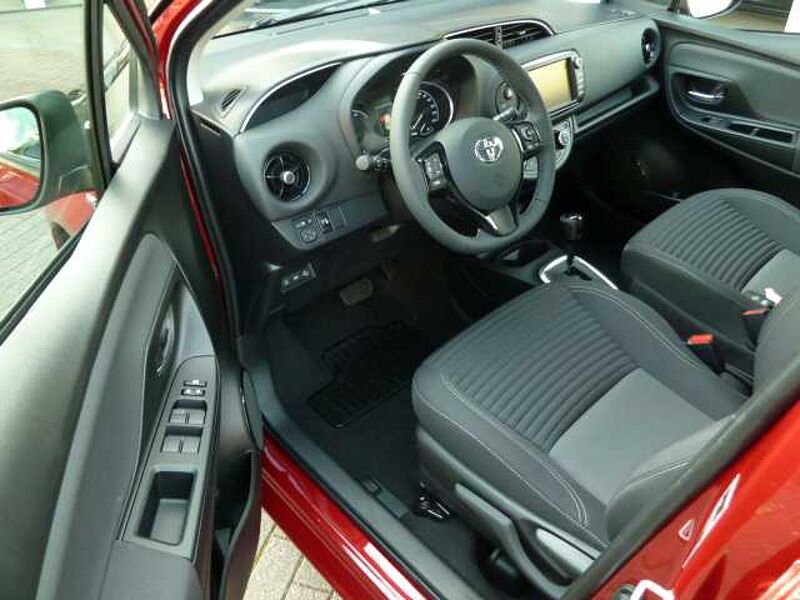 Toyota Yaris Hybrid Style - Navi, Alu, Safety S. , SZ, Keyless, BT