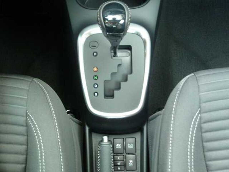 Toyota Yaris Hybrid Style - Navi, Alu, Safety S. , SZ, Keyless, BT