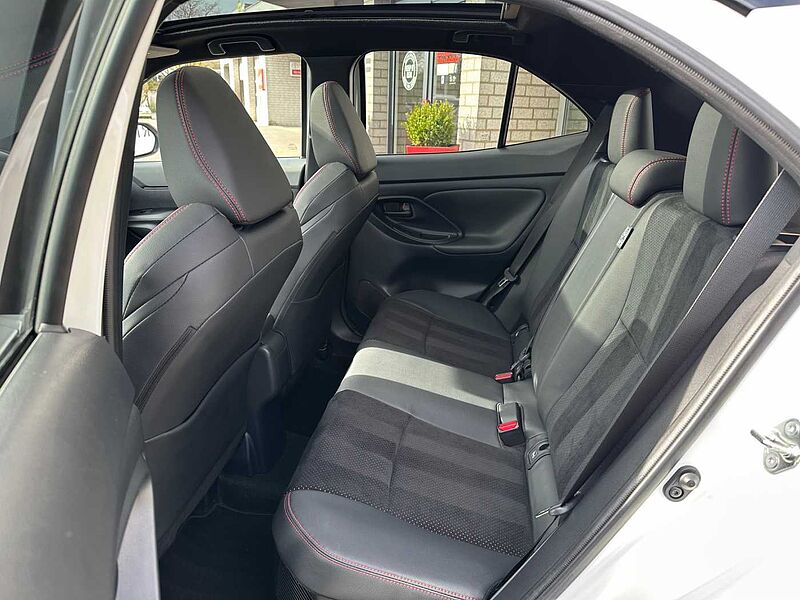 Toyota Yaris Cross 1.5 Hybrid GR Sport - NAVI, HEAD, PANO .. .