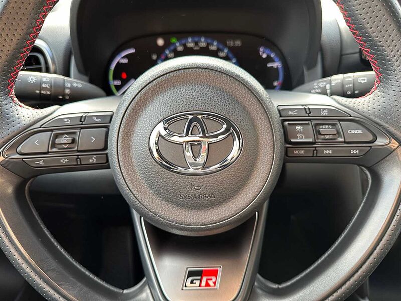 Toyota Yaris Cross 1.5 Hybrid GR Sport - NAVI, HEAD, PANO .. .