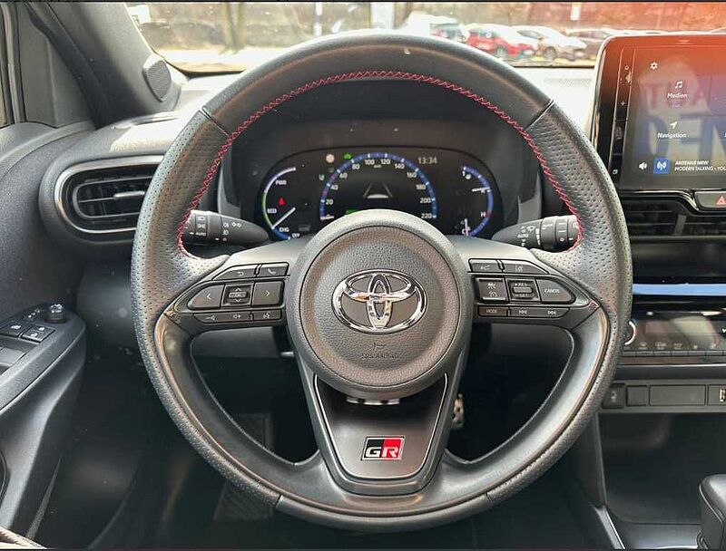 Toyota Yaris Cross 1.5 Hybrid GR Sport - HEAD. , JBL, elektr. Heckkl. , LED .. .