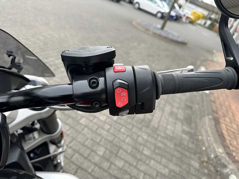 Triumph Rocket 3 R