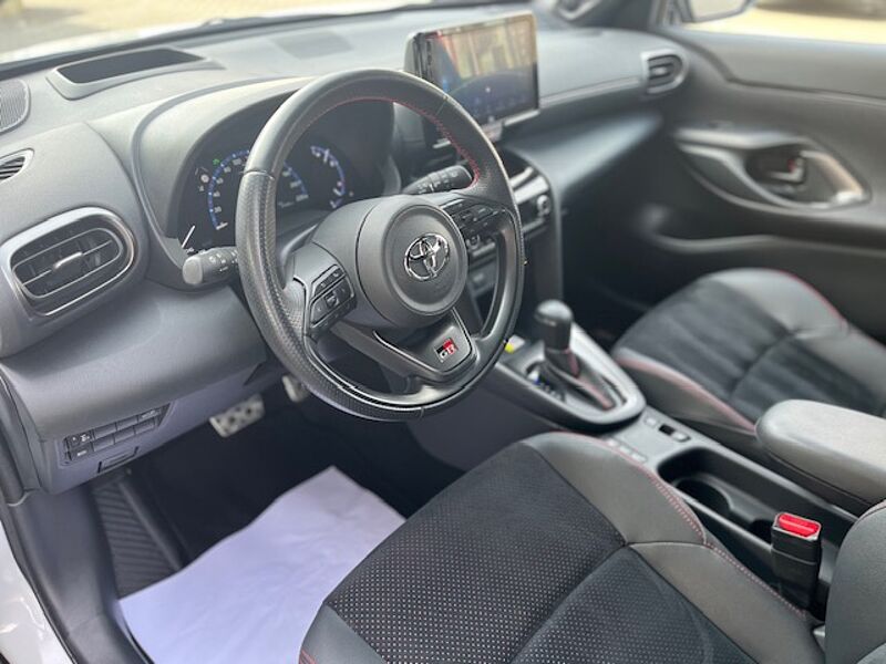 Toyota Yaris Cross 1.5 Hybrid GR Sport - HEAD. , JBL, elektr. Heckkl. , LED .. .